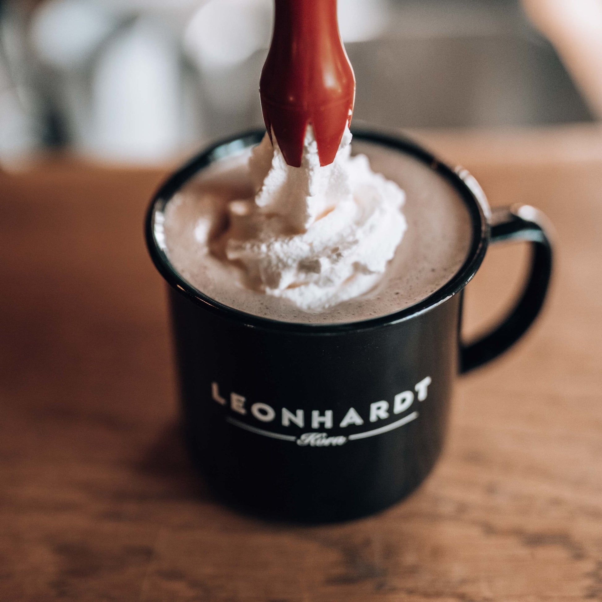Leonhardt Korn // Emaille Becher - Leonhardt Korn